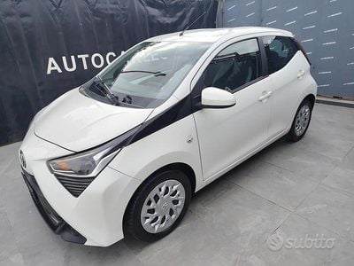 Usata Toyota Aygo 72 CV (52 kW) 2020 Bianco Utilitaria