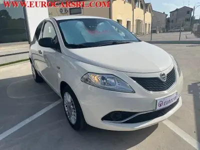 Usata Lancia Ypsilon Silver 69 CV (50 kW) 2018 Bianco Utilitaria