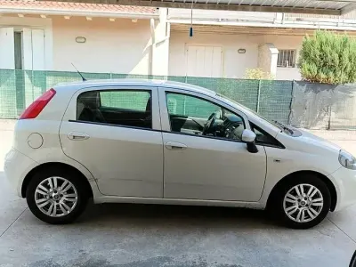 Usata Fiat Punto Lounge 95 CV (69 kW) 2016 Bianco Utilitaria