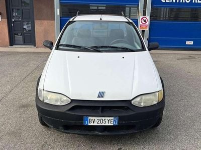 Usata Fiat Strada 63 CV (46 kW) 2001 Bianco Pick-up