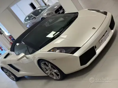 Usata Lamborghini Gallardo 519 CV (381 kW) 2006 Bianco Cabrio