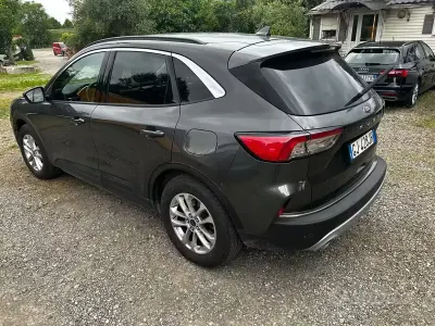 Usata Ford Kuga Titanium 120 CV (88 kW) 2022 Grigio SUV