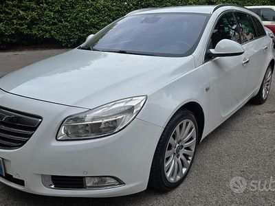 Begagnad Opel Insignia Cosmo 131 HK (96 kW) 2012 Vit Kombi