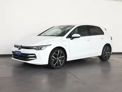 Usata VW Golf VIII 204 CV (150 kW) 2025 Pure white Berlina