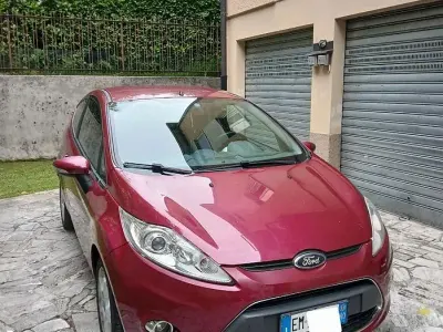Usata Ford Fiesta 70 CV (51 kW) 2012 Berlina