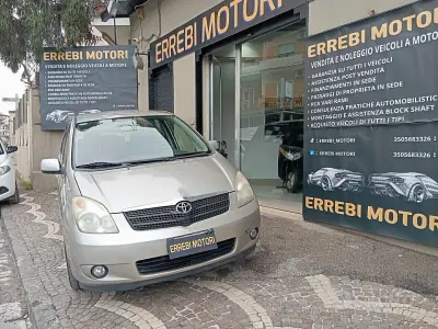 Usata Toyota Corolla 90 CV (66 kW) 2002 Grigio Berlina