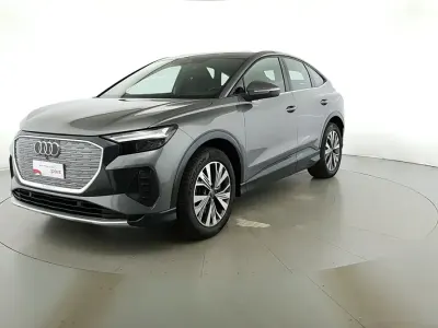 Begagnad Audi Q4 Sportback e-tron Advanced 210 kW (286 HK) 2024 Grå SUV