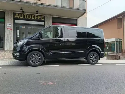 Usata Ford Tourneo Custom Titanium 131 CV (96 kW) 2022 Nero Furgone
