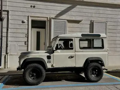 Usado Land Rover Defender 68 CV (50 kW) 1989 Blanco SUV