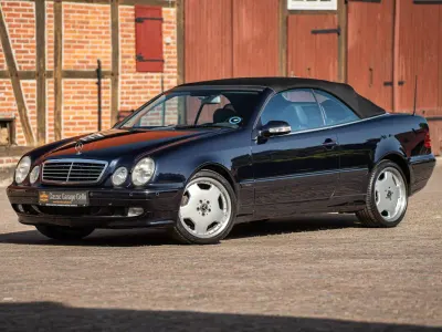 Usata Mercedes CLK320 218 CV (160 kW) 2002 Blu Cabrio