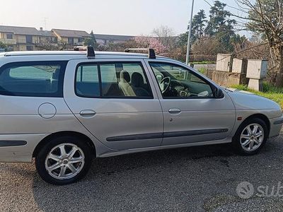Usata Renault Mégane GrandTour 102 CV (75 kW) 2001 Grigio Station wagon
