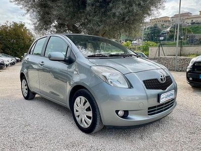 Usata Toyota Yaris 87 CV (63 kW) 2008 Grigio Utilitaria