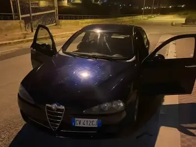 Usata Alfa Romeo 147 116 CV (85 kW) 2005 Blu Utilitaria