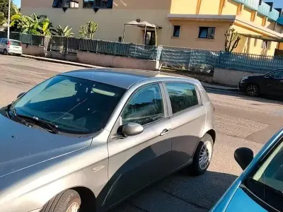 Usata Alfa Romeo 147 116 CV (85 kW) 2007 Grigio Utilitaria