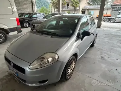 Usata Fiat Grande Punto 65 CV (47 kW) 2007 Grigio Utilitaria