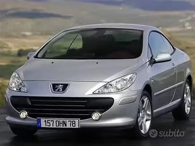 Usata Peugeot 307 CC 109 CV (80 kW) 2005 Grigio Cabrio