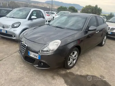 Usata Alfa Romeo Giulietta Distinctive 105 CV (77 kW) 2010 Giallo Utilitaria