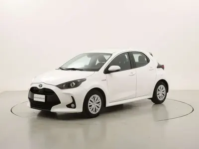Usata Toyota Yaris Hybrid Business Edition 116 CV (85 kW) 2020 Bianco Utilitaria