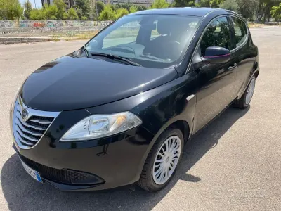 Usata Lancia Ypsilon 69 CV (50 kW) 2013 Nero Utilitaria