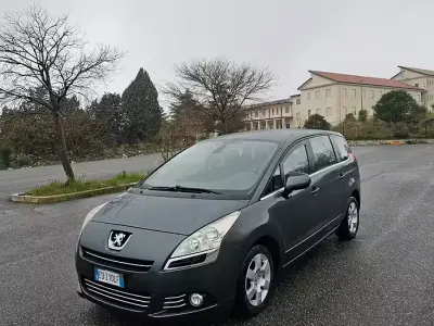 Brugt Peugeot 5008 112 HK (82 kW) 2011 Grå MPV