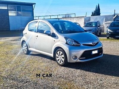 Usata Toyota Aygo Connect Style 67 CV (49 kW) 2013 Grigio Utilitaria
