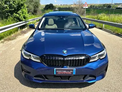 Begagnad BMW 330 Luxury Line 286 HK (210 kW) 2021 Blå Sedan