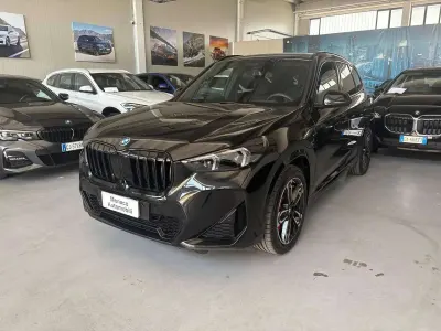 Nuova BMW X1 M Sport 136 CV (100 kW) 2025 Blacksapphire metallic SUV