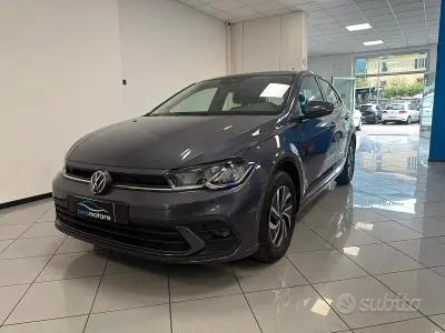 Usata VW Polo Life 95 CV (69 kW) 2022 Blu Utilitaria