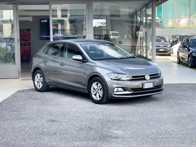 Usata VW Polo 90 CV (66 kW) 2019 Grigio Utilitaria