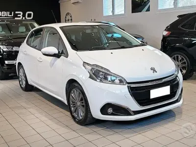 Usata Peugeot 208 Allure 82 CV (60 kW) 2017 Bianco Utilitaria