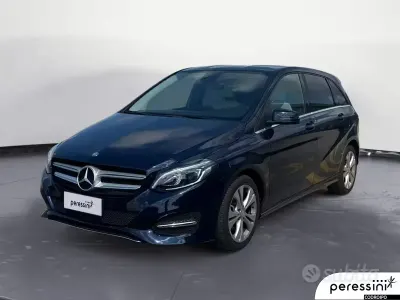 Usata Mercedes B180 109 CV (80 kW) 2017 Blu Monovolume