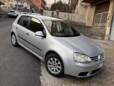 Usata VW Golf V 105 CV (77 kW) 2004 Grigio Utilitaria