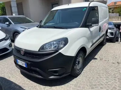 Usata Fiat Doblò S 105 CV (77 kW) 2022 Bianco Monovolume