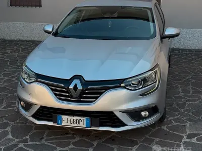 Usata Renault Mégane IV 110 CV (80 kW) 2017 Grigio Berlina