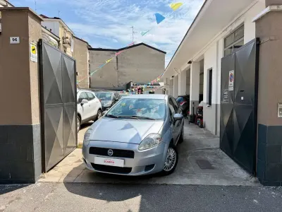Usata Fiat Grande Punto Dynamic 65 CV (47 kW) 2006 Argento Utilitaria