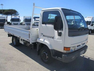 usata Nissan Cabstar 3000 110 CAVALLI CASSONE FISSO DA 3.80 METRI