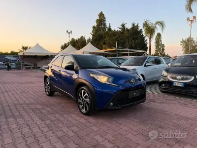 Usata Toyota Aygo X Lounge 72 CV (52 kW) 2023 Blu SUV