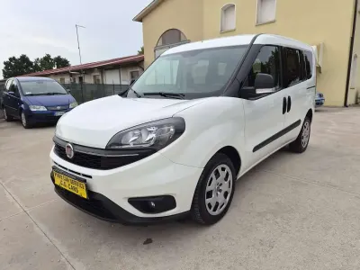 Usata Fiat Doblò Lounge 120 CV (88 kW) 2021 Bianco Monovolume