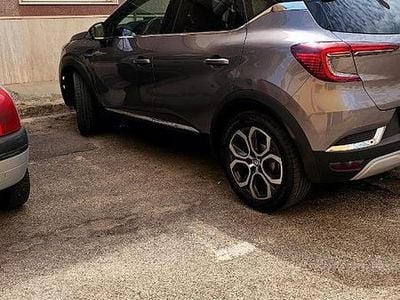Usata Renault Captur 101 CV (74 kW) 2023 Grigio SUV