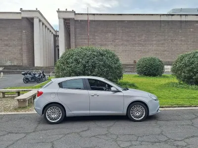 Usata Alfa Romeo Giulietta Distinctive 105 CV (77 kW) 2014 Grigio Utilitaria