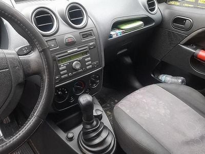 Usata Ford Fiesta 49 CV (36 kW) 2006 Rosso Berlina