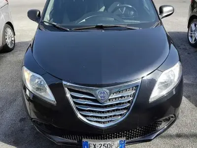 Usata Lancia Ypsilon Gold 80 CV (58 kW) 2014 Utilitaria
