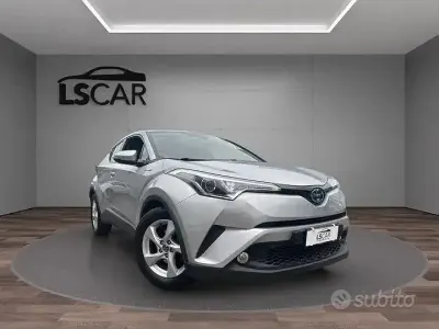 Begagnad Toyota C-HR