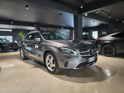 Usata Mercedes GLA200 136 CV (100 kW) 2019 Nero SUV