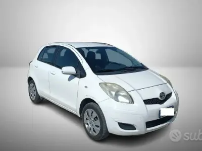 Usado Toyota Yaris 69 CV (50 kW) 2009 Blanco Utilitario