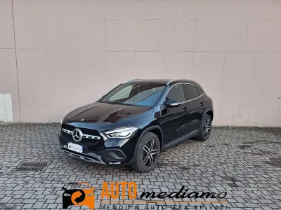 Usado Mercedes GLA200 150 CV (110 kW) 2023 Negro SUV