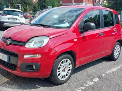Usata Fiat Panda Lounge 69 CV (50 kW) 2015 Rosso Utilitaria
