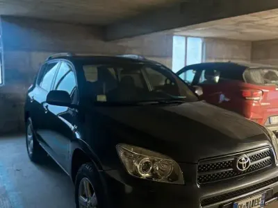 Usata Toyota RAV4 128 CV (94 kW) 2008 Grigio SUV