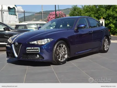 Usata Alfa Romeo Giulia 150 CV (110 kW) 2017 Bluazzurro Berlina