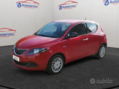 Usata Lancia Ypsilon Gold 69 CV (50 kW) 2021 Rosso Utilitaria